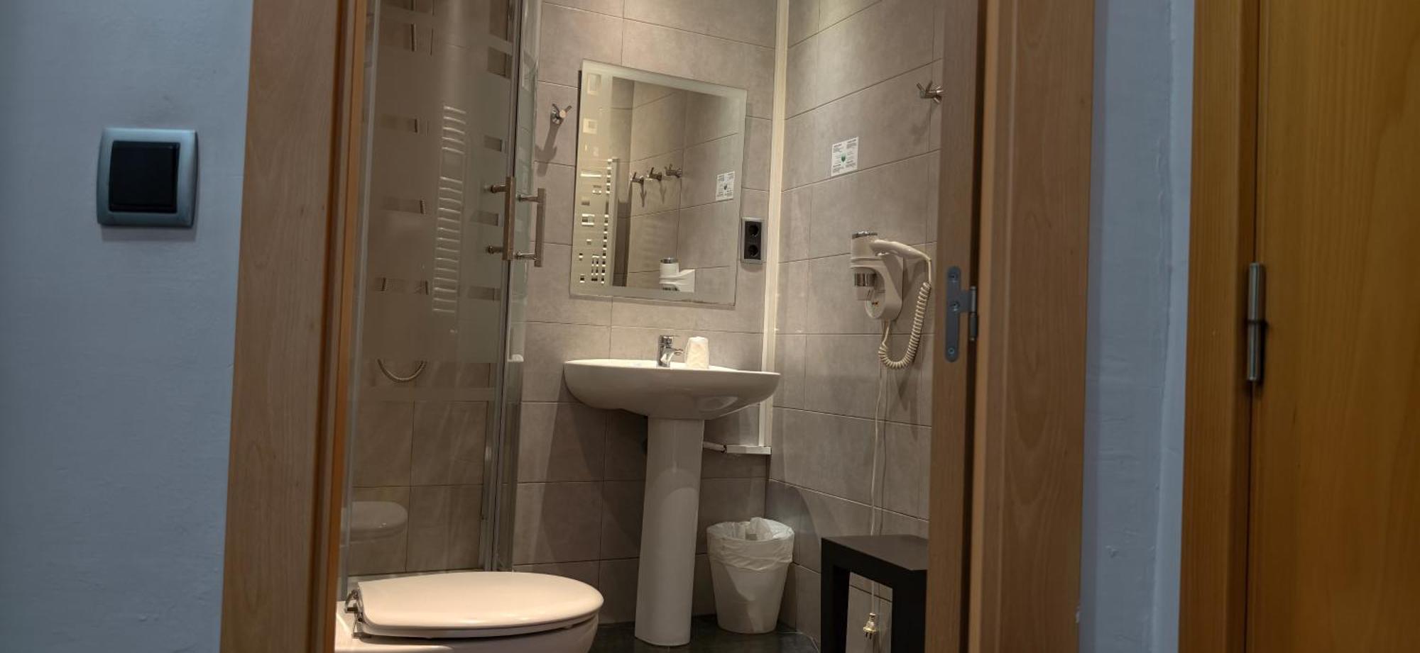 Single Room Private Bathroom